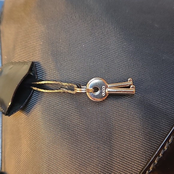 GUCCI BLACK NYLON/PATENT TRAVEL LINE BAG WITH COA - Picture 2 of 16